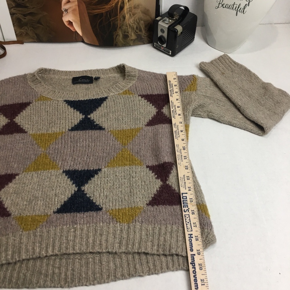 Line Sweater - Picture 7 of 8